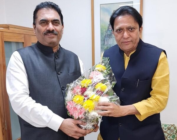 Shri Chandrakant Salunkhe, Founder and President SME Chamber of India & GIDA  With  Shri Balvantsinh Rajput, Minister of Industry of Gujarat state